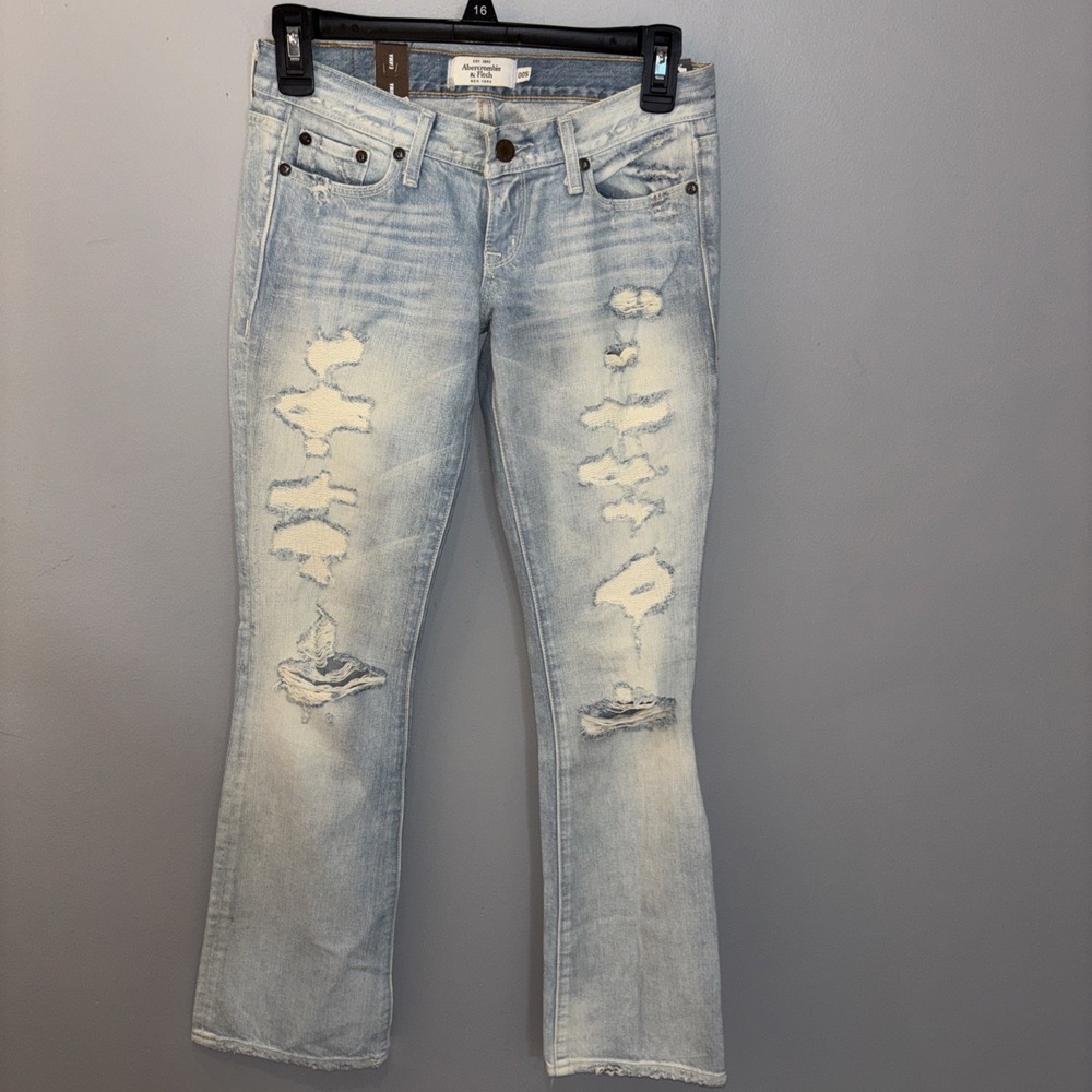 Abercrombie & Fitch Emma Jeans Light Wash Distressed Straight Size 00S Y2K NWT
